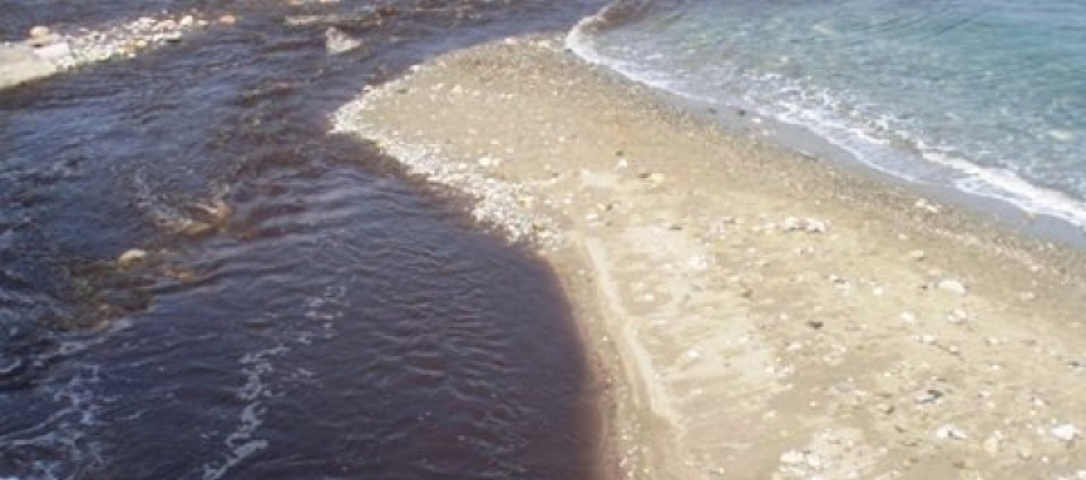 Απόβλητα  ελαιουργείου σε θάλασσα της Ιεράπετρας