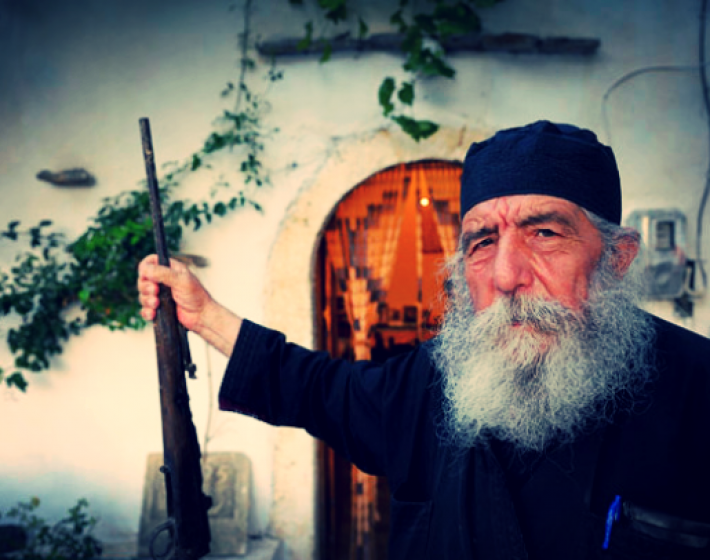 Παπα-Γιώργης Χιωτάκης: «O Ταλιμπάνης της εκκλησίας»