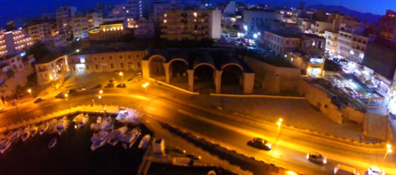 Νυχτερινή βόλτα στην πόλη του Ηρακλείου (βιντεο)