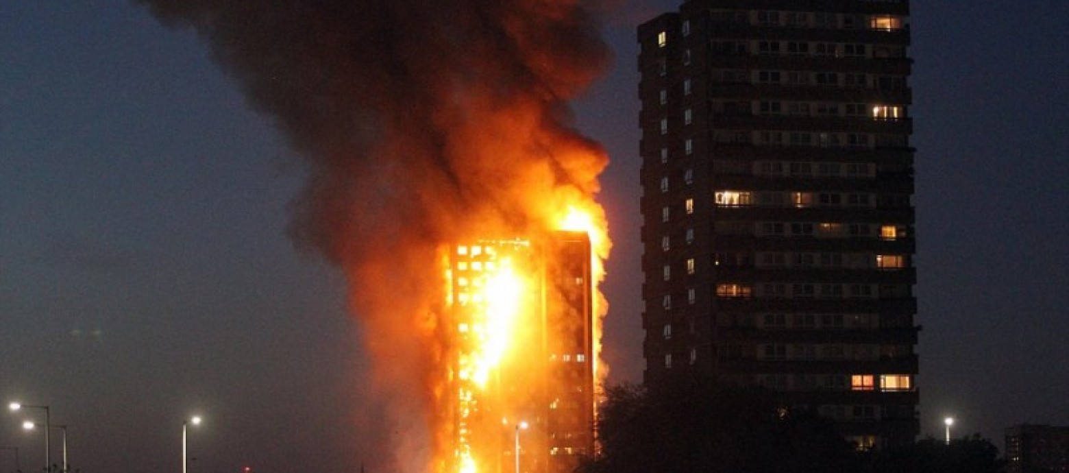 Λονδίνο: Καίγεται κτίριο 27 ορόφων