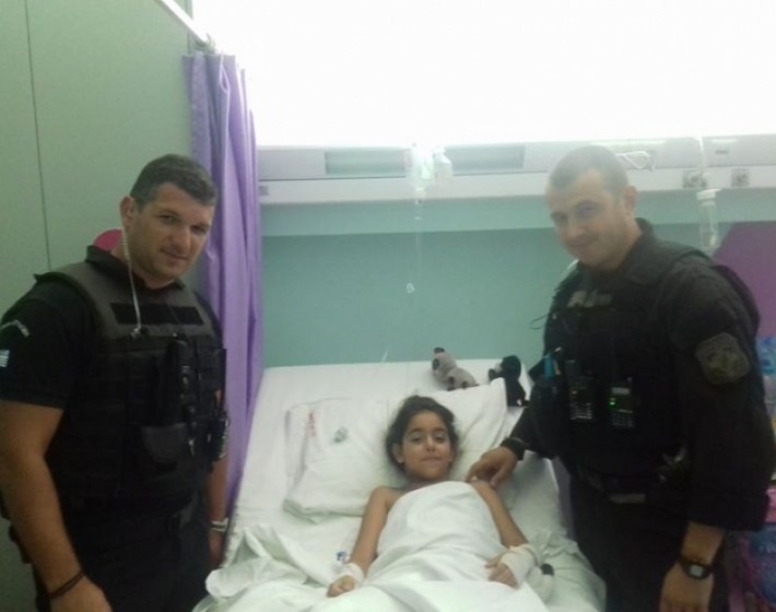 Αστυνομικοί έσωσαν 8χρονη με κομμένη μηριαία αρτηρία