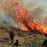 Ηράκλειο: Μεγάλη φωτιά κοντά στο Αγιο Θωμά